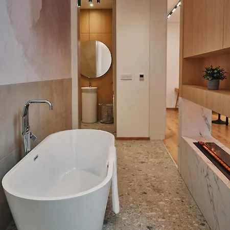 Nude Elegance نوفي ساد